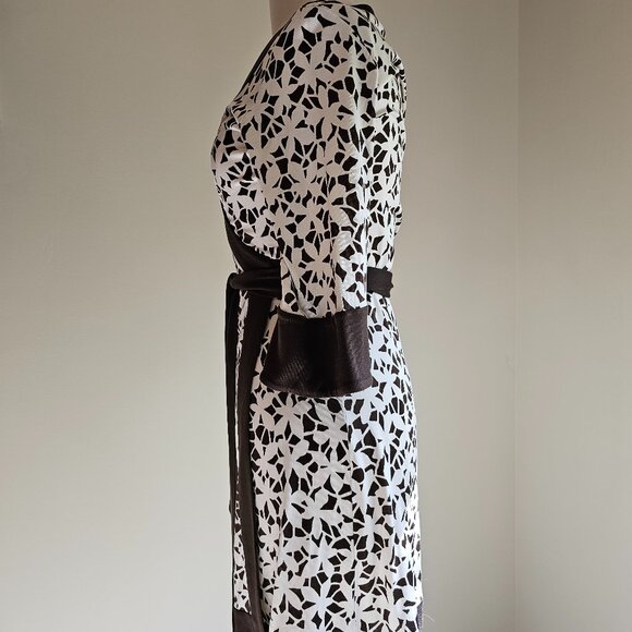 Diane Von Furstenberg Silk Wrap Dress, size 10, EUC, Like New - Picture 4 of 5